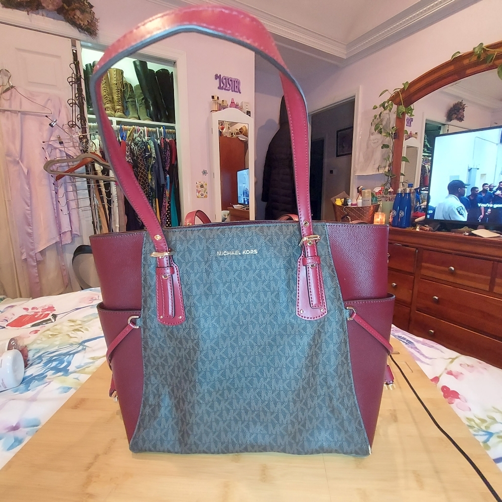 Michael Kors Voyager Tote